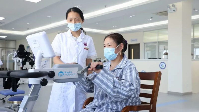 虽然价格是选择护工服务时的重要考虑因素，但价格之外，您还应该关注以下方面：