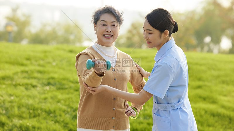 智慧养老系统：如何选择性价比高的解决方案