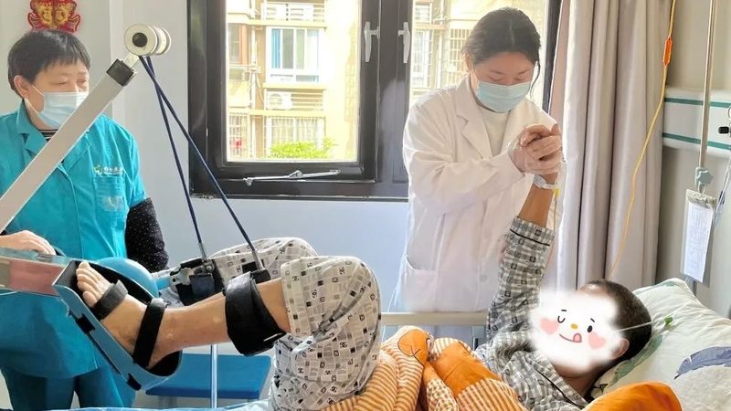 护工上门服务与保姆：谁更适合失能老人照护？**