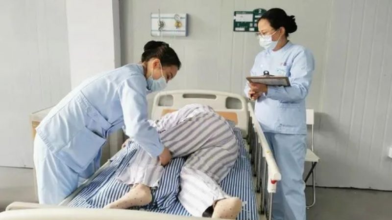 护理床护栏：规格与材质揭秘，安全守护每一刻