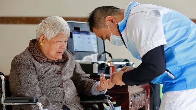 成都医养结合床位价格揭秘：如何选择合适的护理方案**